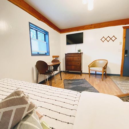 Flathead Lake Resort Woods Bay Exterior foto