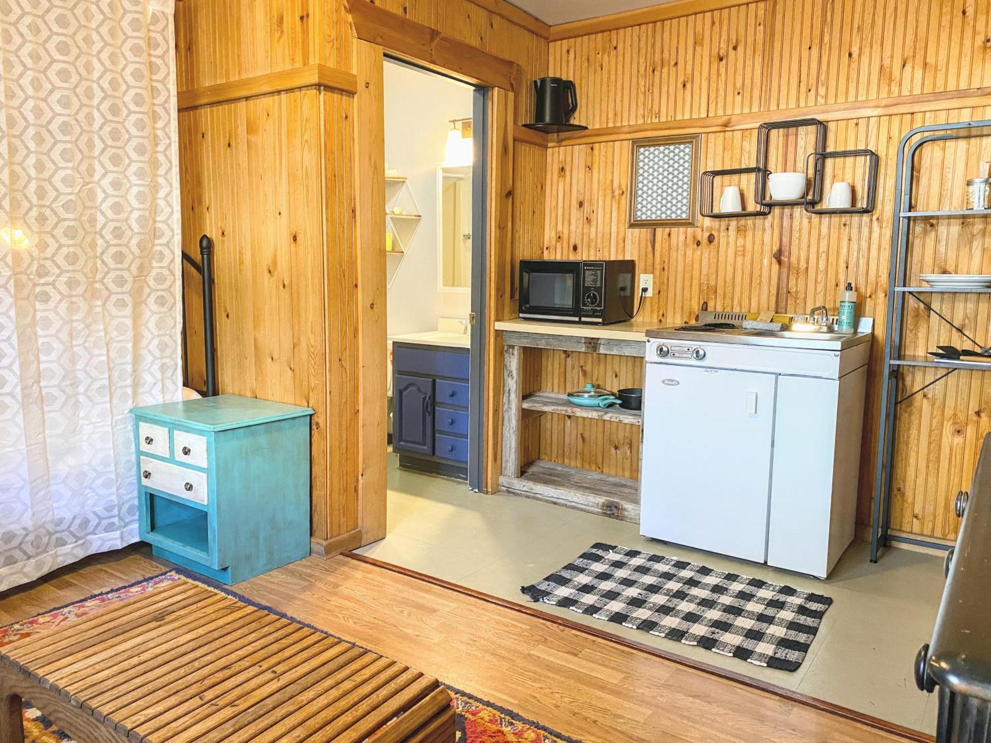 Flathead Lake Resort Woods Bay Exterior foto